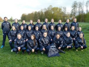 PSV-Damen freuen sich über neue Regenjacken